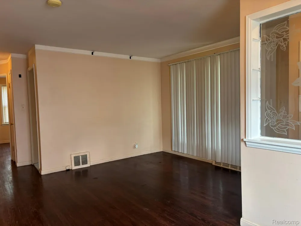 23071 Ithaca Street Oak Park City, MI 48237