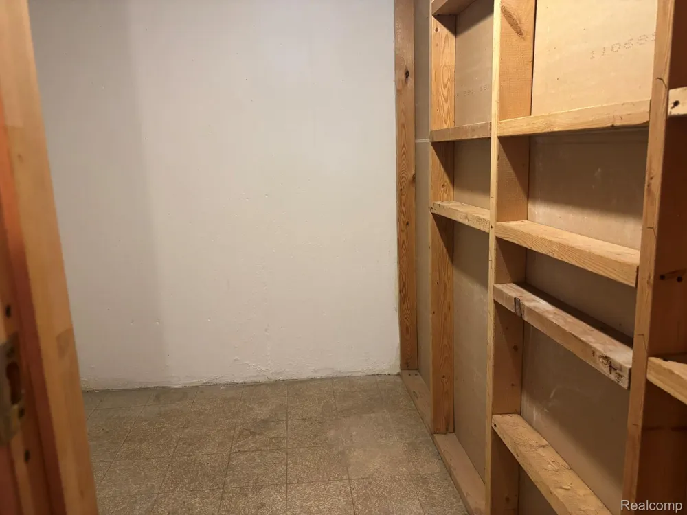 23071 Ithaca Street Oak Park City, MI 48237