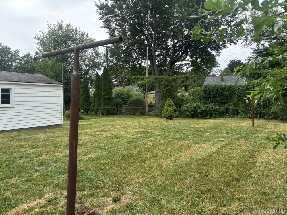 23071 Ithaca Street Oak Park City, MI 48237