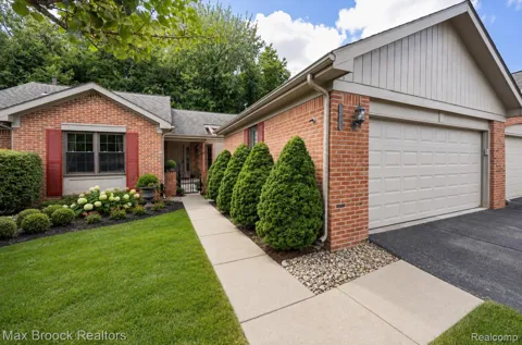 7269 Huntcliff