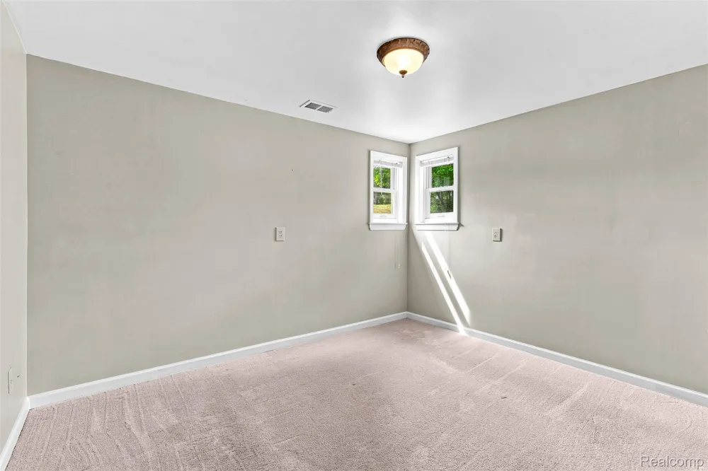5880 Sawmill Lake Road Brandon Charter Township, MI 48462