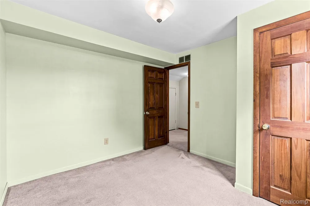 5880 Sawmill Lake Road Brandon Charter Township, MI 48462