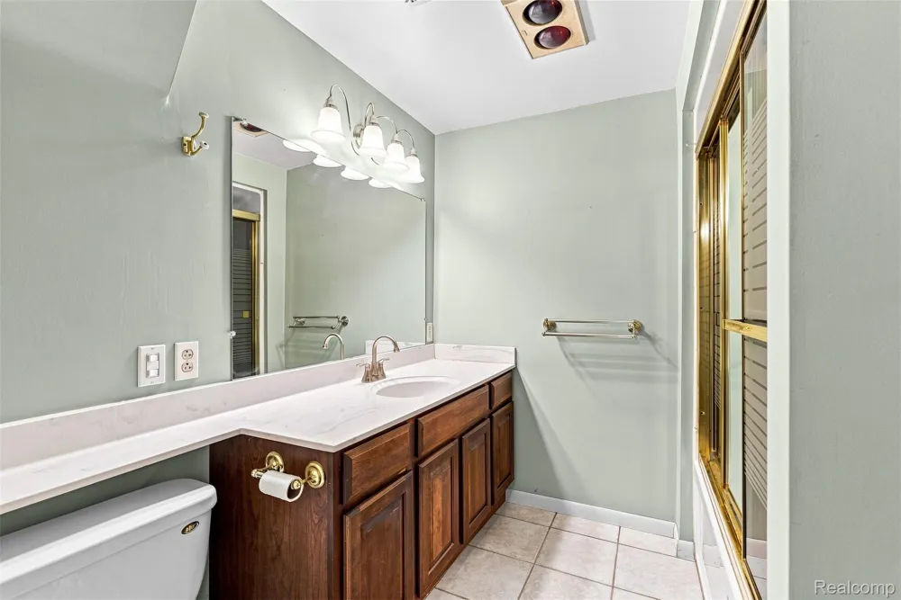 5880 Sawmill Lake Road Brandon Charter Township, MI 48462