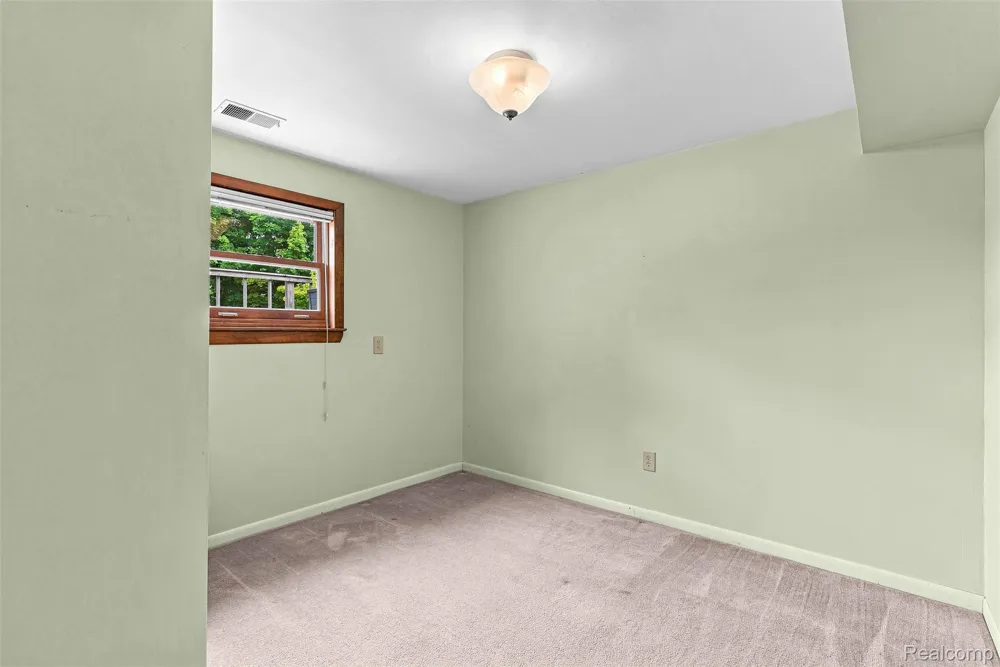 5880 Sawmill Lake Road Brandon Charter Township, MI 48462