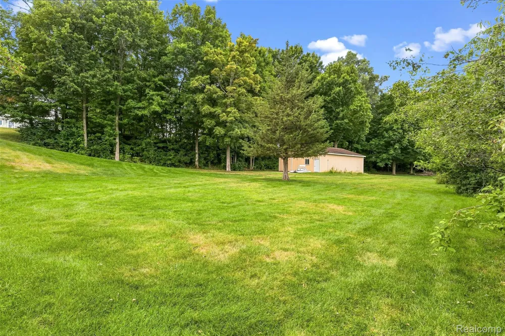5880 Sawmill Lake Road Brandon Charter Township, MI 48462