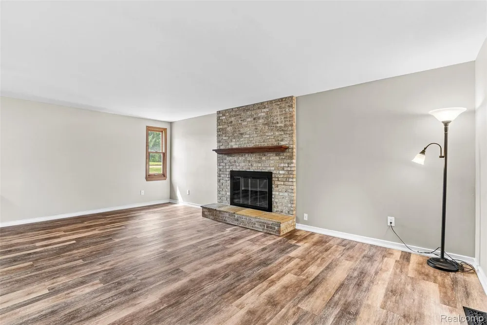 5880 Sawmill Lake Road Brandon Charter Township, MI 48462