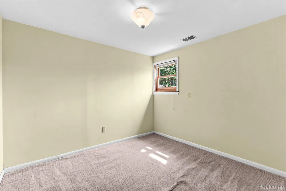 5880 Sawmill Lake Road Brandon Charter Township, MI 48462