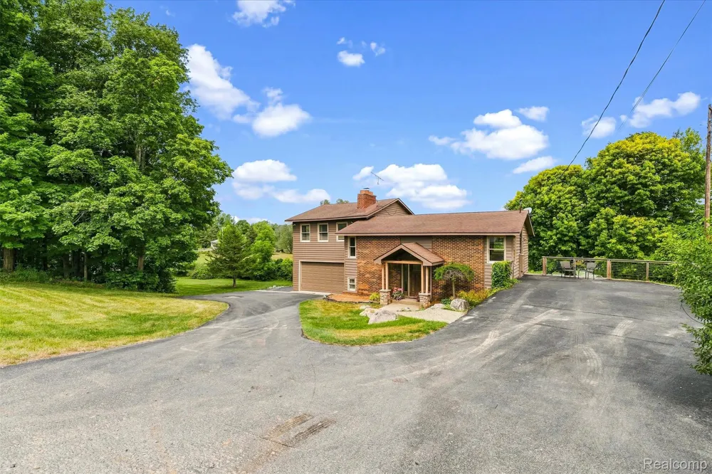 5880 Sawmill Lake Road Brandon Charter Township, MI 48462