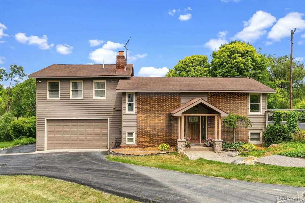 5880 Sawmill Lake Road Brandon Charter Township, MI 48462