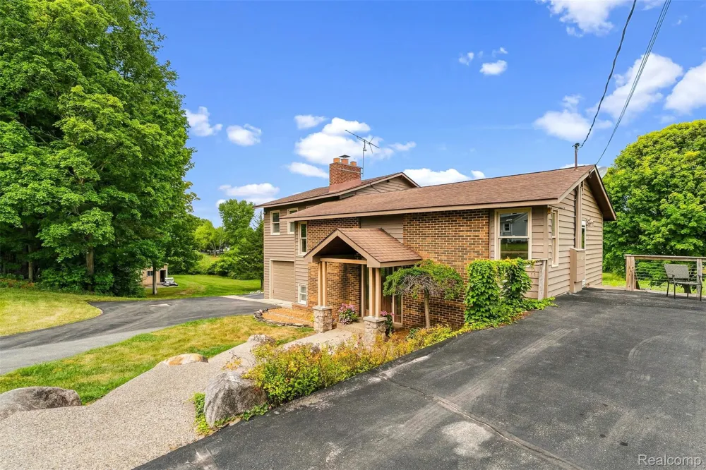 5880 Sawmill Lake Road Brandon Charter Township, MI 48462