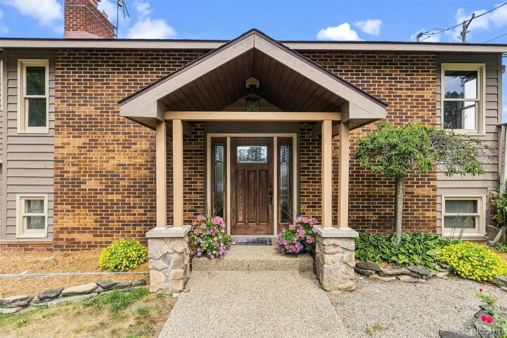 5880 Sawmill Lake Road Brandon Charter Township, MI 48462