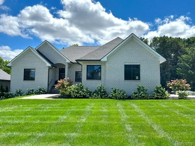 39 Stark Road Rochester Hills City, MI 48307