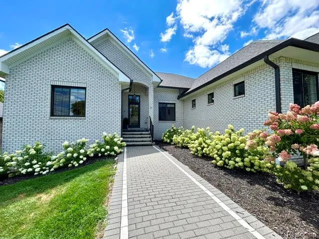 39 Stark Road Rochester Hills City, MI 48307