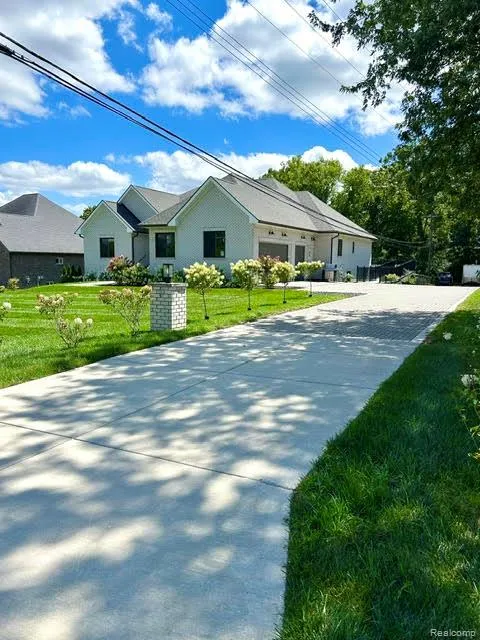39 Stark Road Rochester Hills City, MI 48307