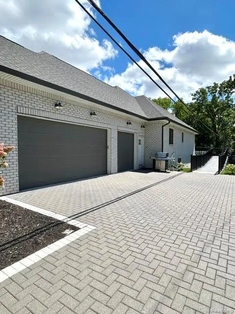 39 Stark Road Rochester Hills City, MI 48307