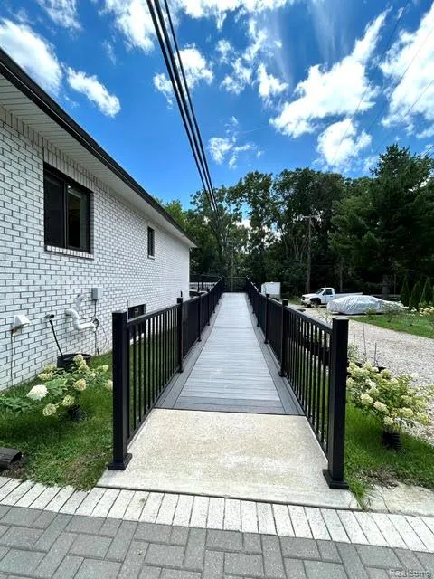 39 Stark Road Rochester Hills City, MI 48307