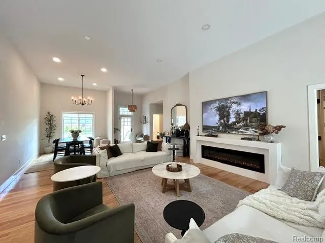 39 Stark Road Rochester Hills City, MI 48307