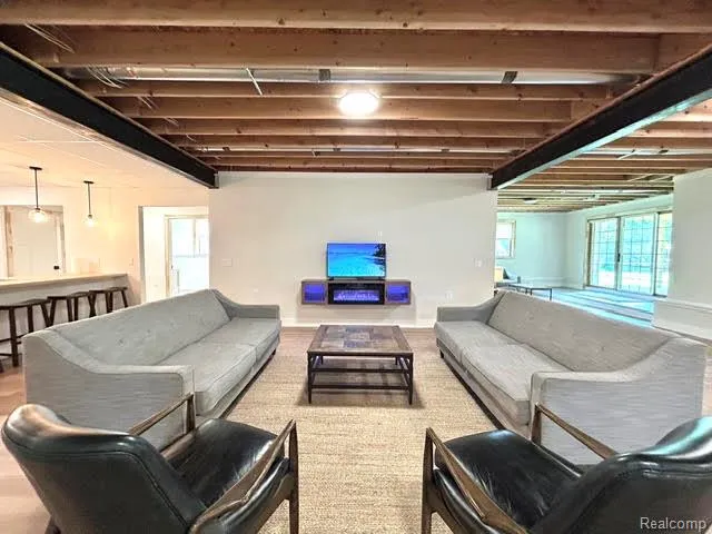 39 Stark Road Rochester Hills City, MI 48307