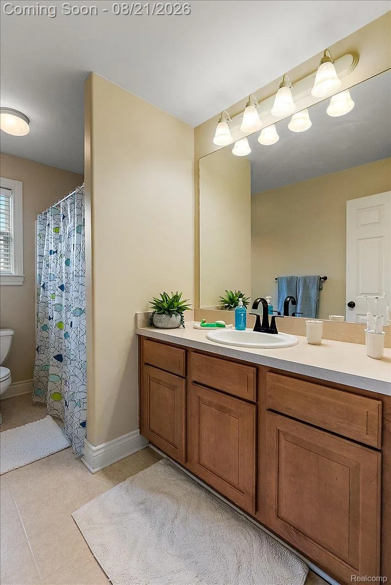 587 Bay Pointe Drive Oxford Village, MI 48371