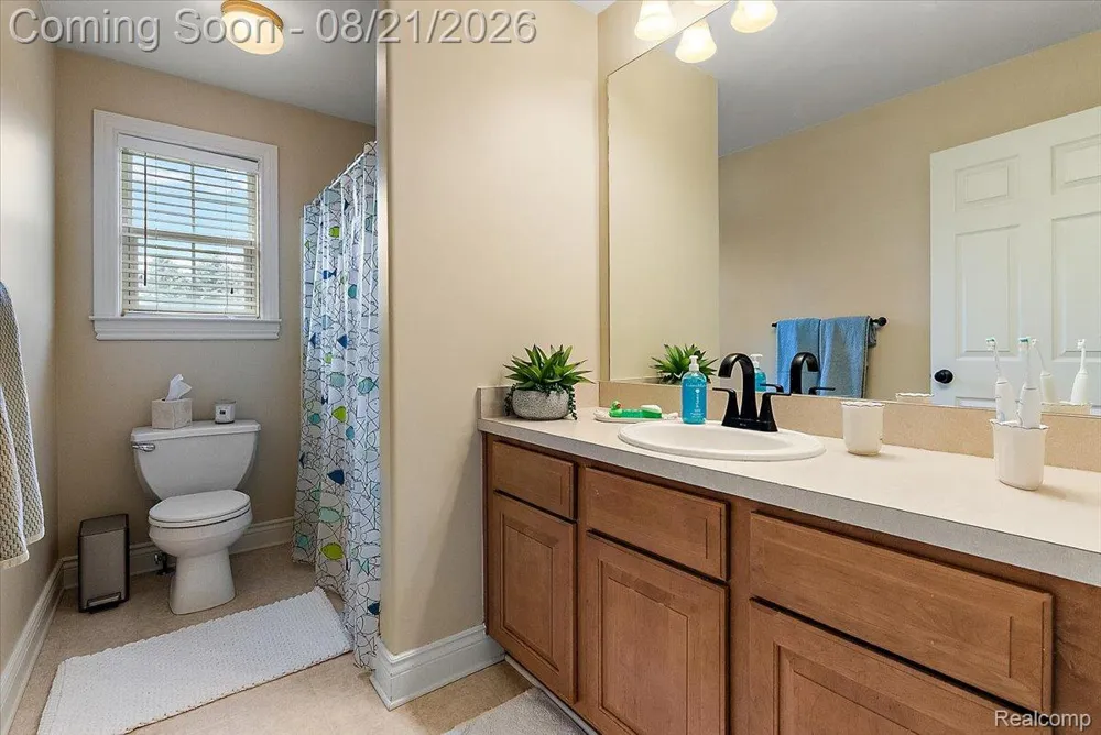 587 Bay Pointe Drive Oxford Village, MI 48371