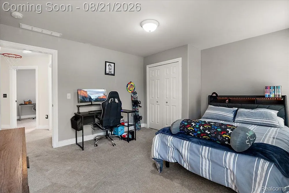 587 Bay Pointe Drive Oxford Village, MI 48371