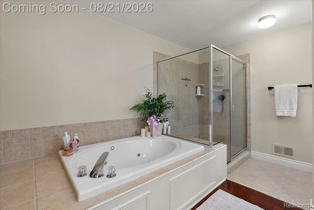 587 Bay Pointe Drive Oxford Village, MI 48371