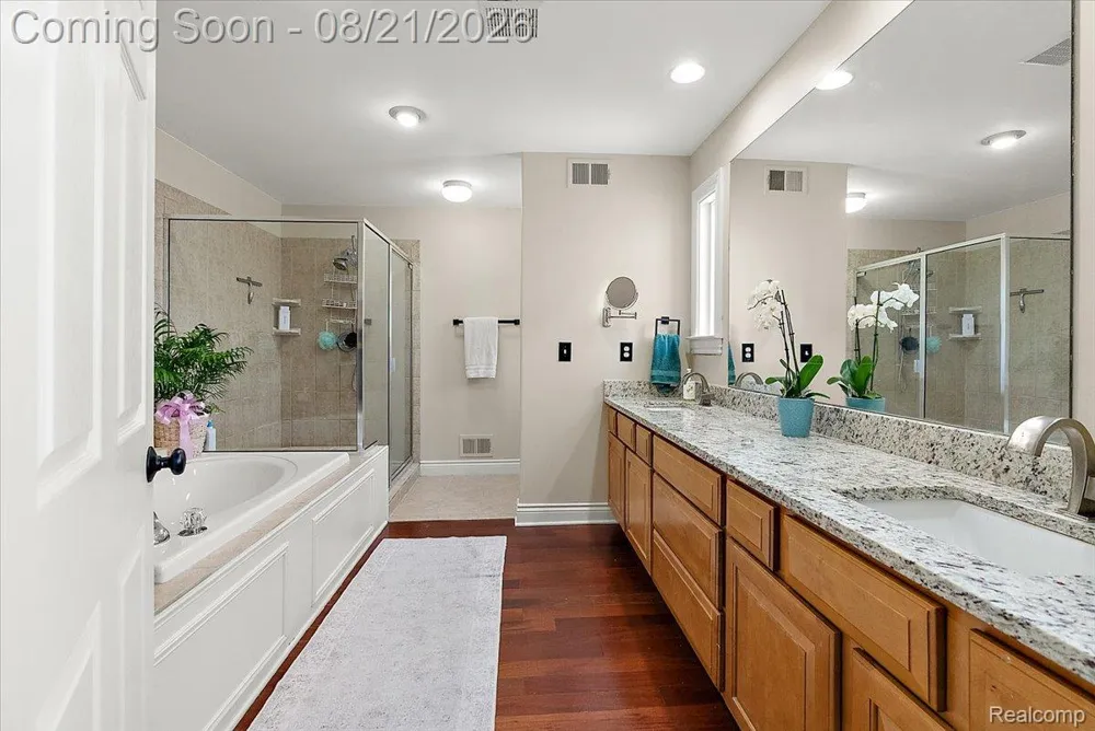587 Bay Pointe Drive Oxford Village, MI 48371