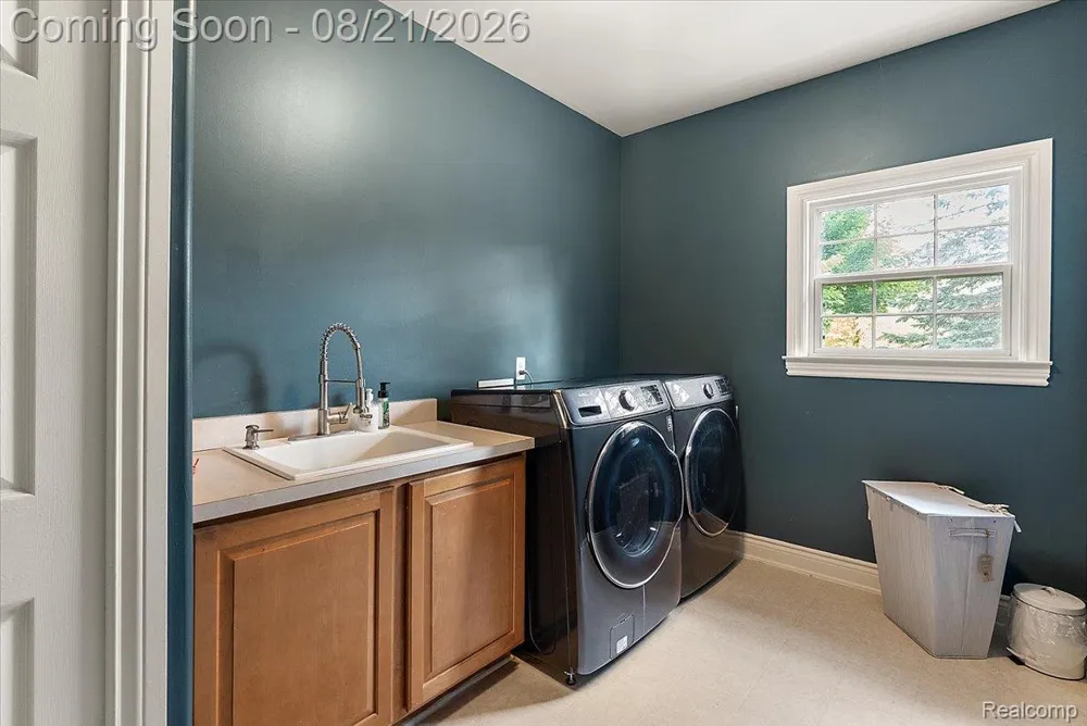 587 Bay Pointe Drive Oxford Village, MI 48371