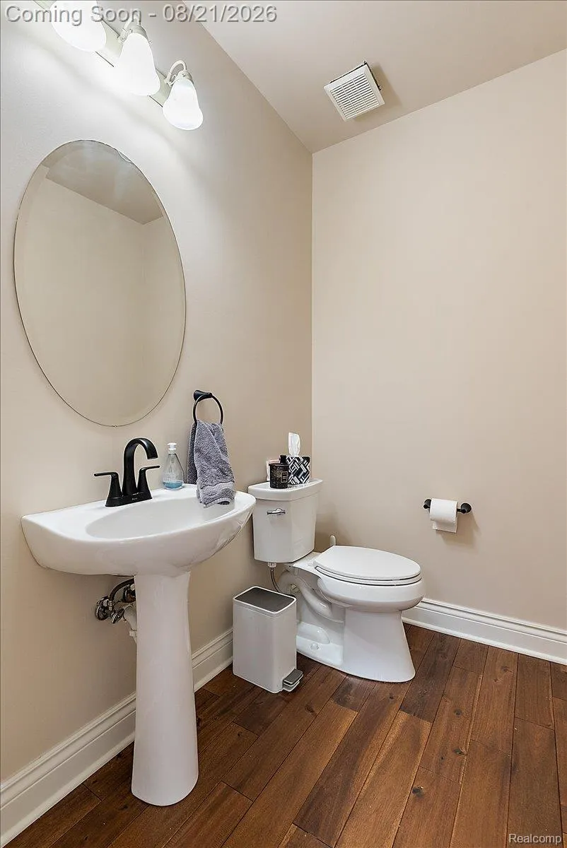 587 Bay Pointe Drive Oxford Village, MI 48371