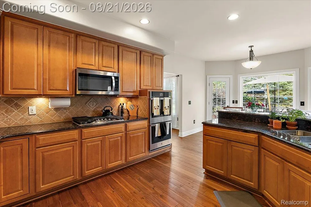 587 Bay Pointe Drive Oxford Village, MI 48371
