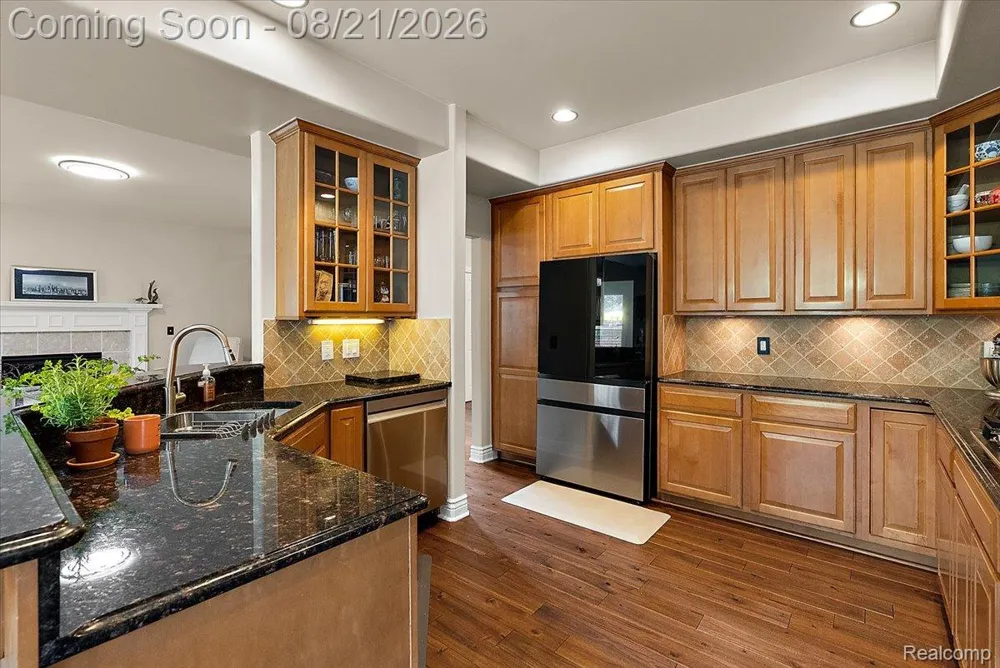 587 Bay Pointe Drive Oxford Village, MI 48371
