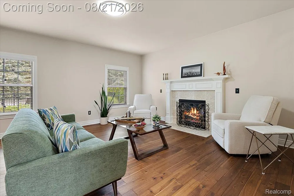 587 Bay Pointe Drive Oxford Village, MI 48371