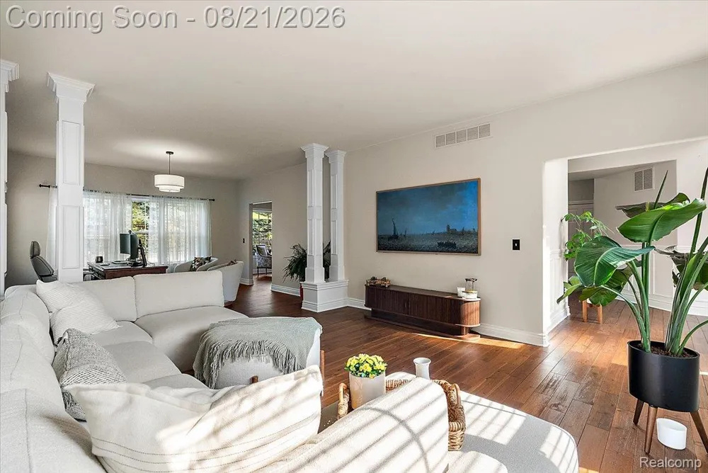 587 Bay Pointe Drive Oxford Village, MI 48371