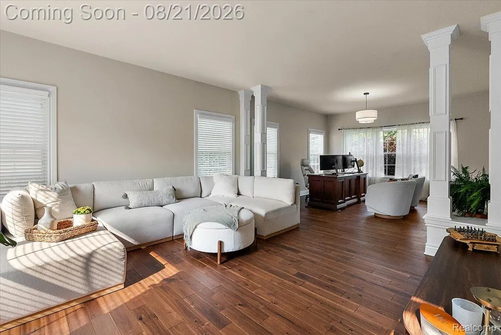587 Bay Pointe Drive Oxford Village, MI 48371