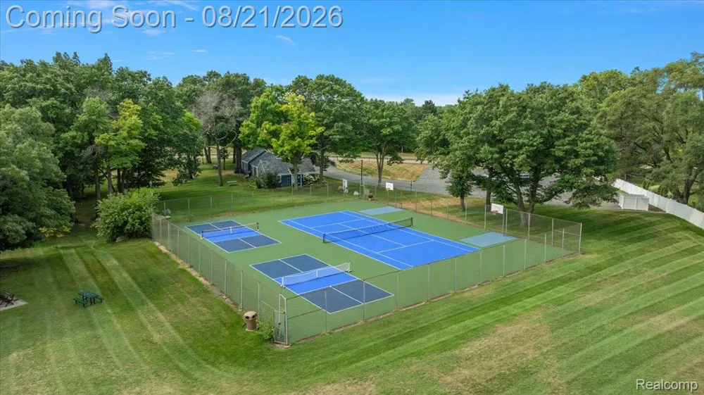 587 Bay Pointe Drive Oxford Village, MI 48371
