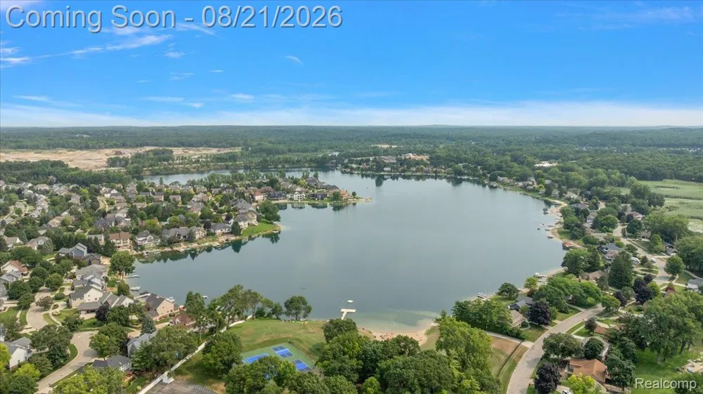 587 Bay Pointe Drive Oxford Village, MI 48371