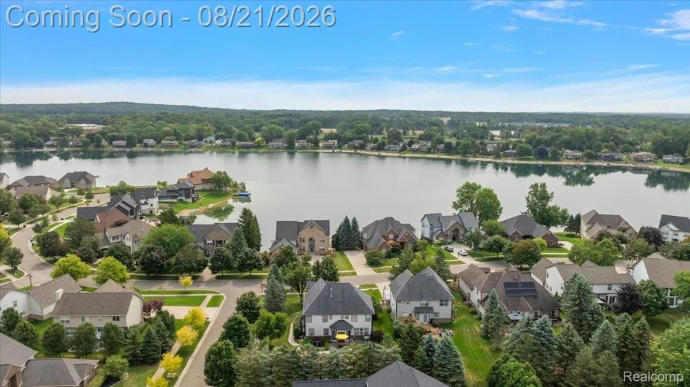 587 Bay Pointe Drive Oxford Village, MI 48371