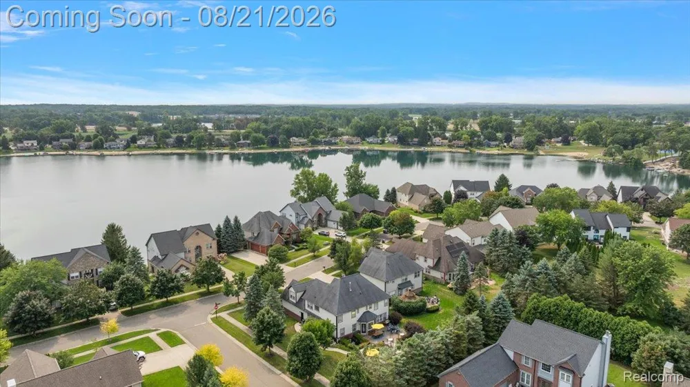 587 Bay Pointe Drive Oxford Village, MI 48371