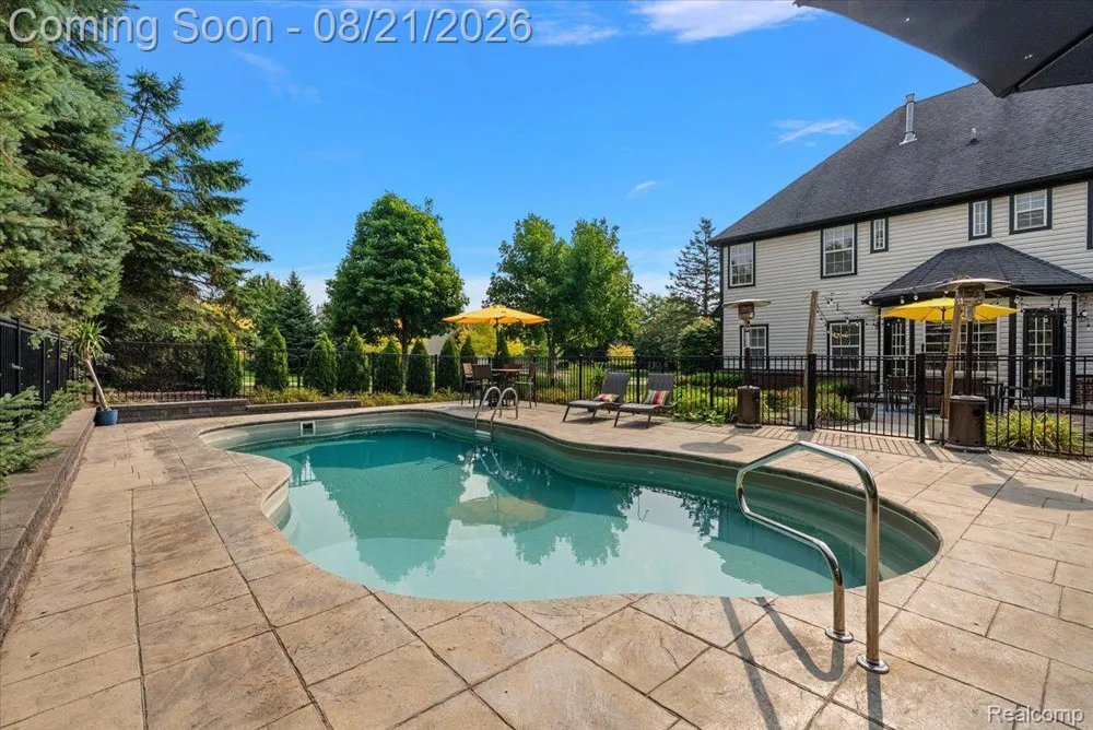 587 Bay Pointe Drive Oxford Village, MI 48371