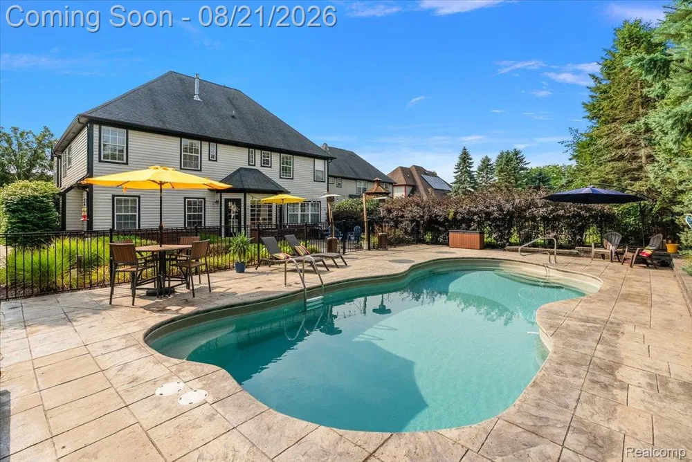 587 Bay Pointe Drive Oxford Village, MI 48371