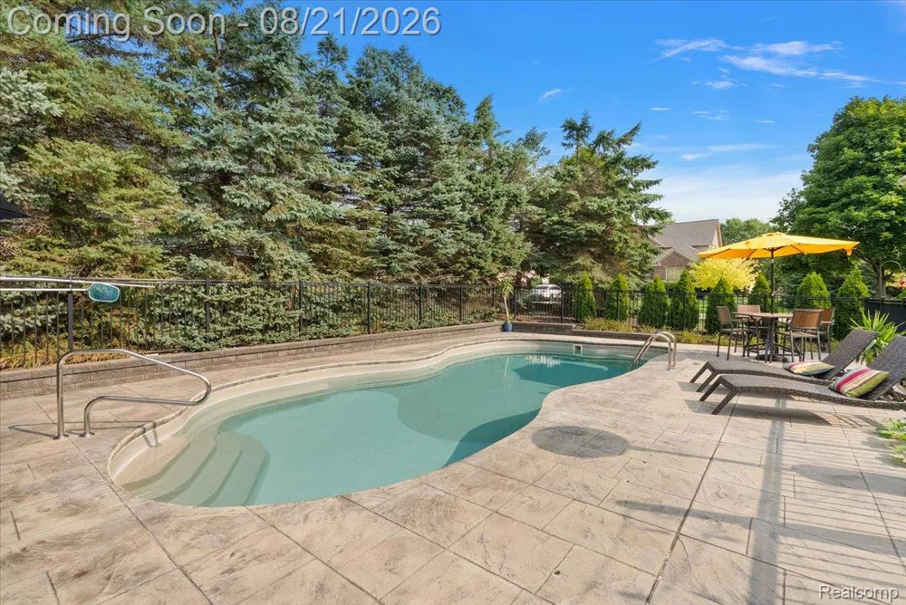 587 Bay Pointe Drive Oxford Village, MI 48371