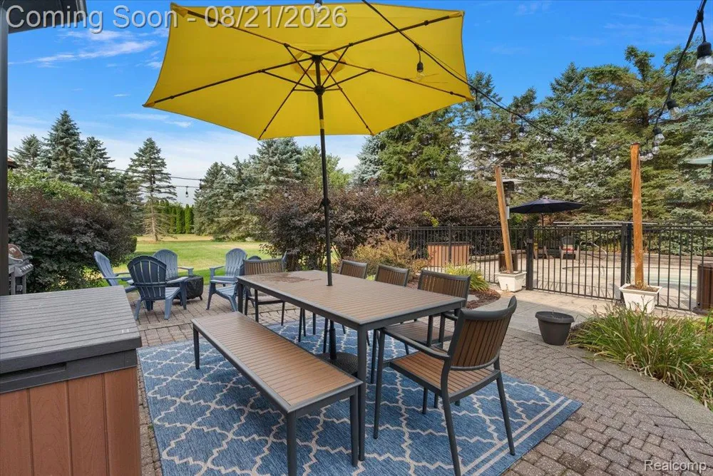 587 Bay Pointe Drive Oxford Village, MI 48371