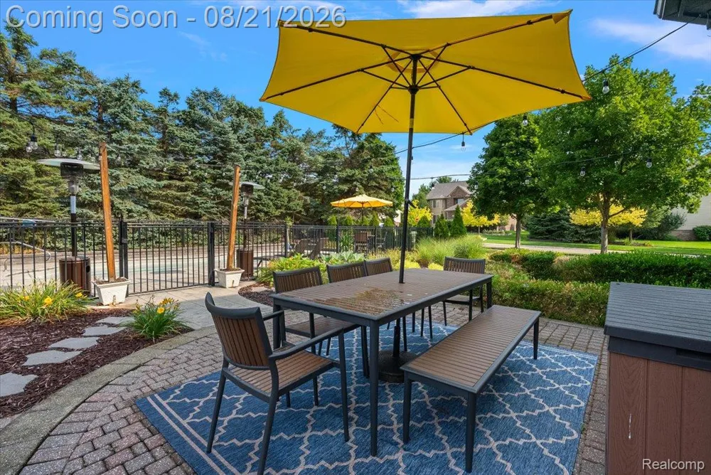 587 Bay Pointe Drive Oxford Village, MI 48371