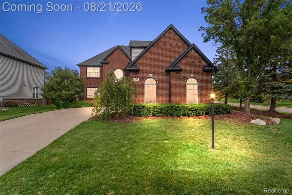 587 Bay Pointe Drive Oxford Village, MI 48371