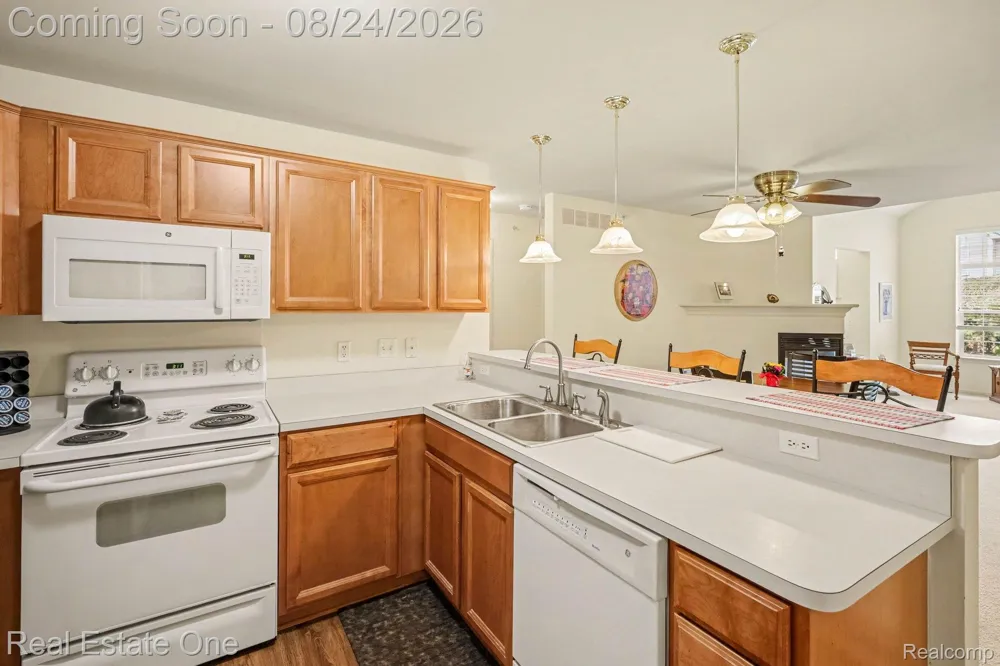33102 Emma Circle #187 Commerce Charter Township, MI 48390