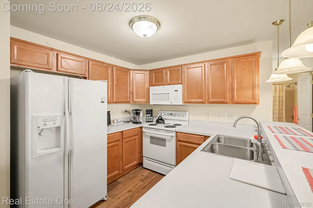 33102 Emma Circle #187 Commerce Charter Township, MI 48390