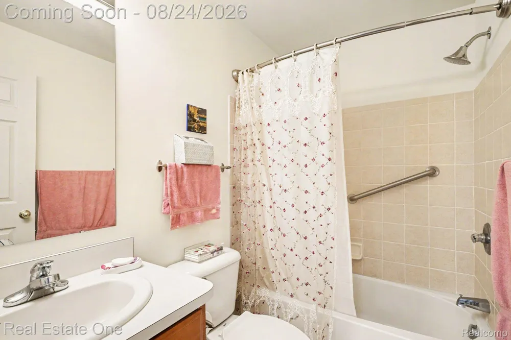 33102 Emma Circle #187 Commerce Charter Township, MI 48390