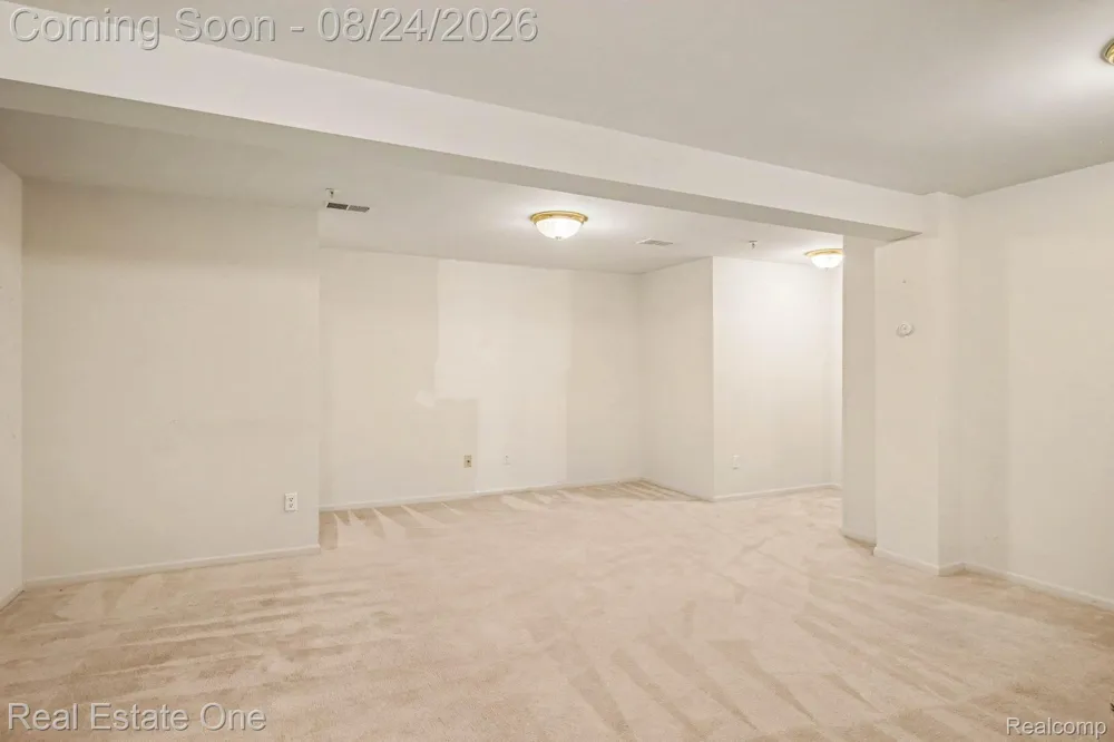 33102 Emma Circle #187 Commerce Charter Township, MI 48390