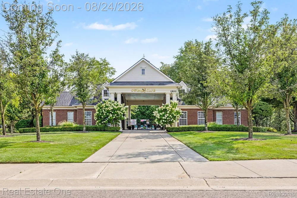 33102 Emma Circle #187 Commerce Charter Township, MI 48390