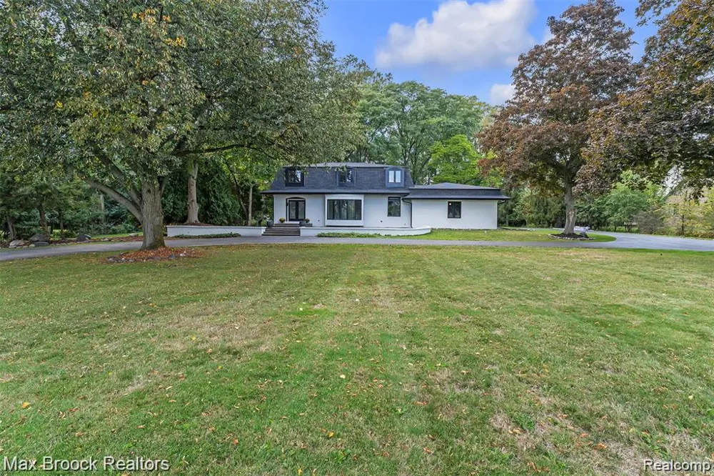 7244 Lahser Road Bloomfield Hills City, MI 48301